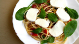  Spaghete cu spanac si mozzarella 