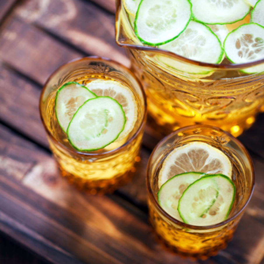 Apa cu castraveti, buna pentru detoxifierea corpului